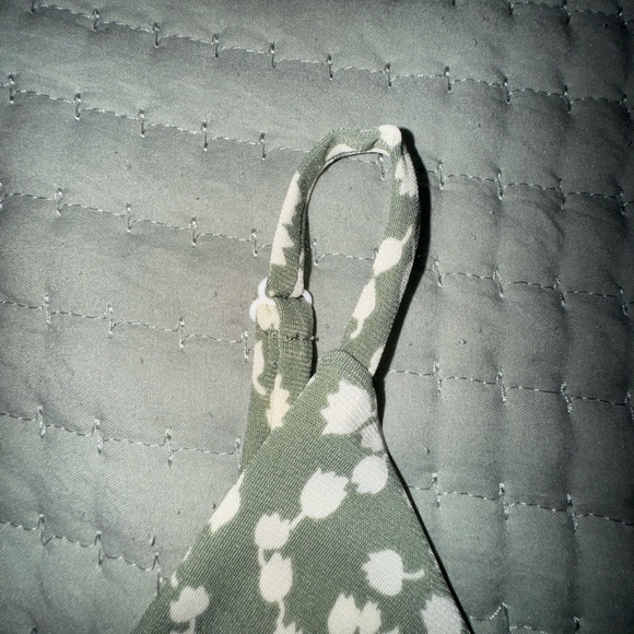 Kaileigh Green and White faux Wrap-Style crop Jumpsuit. Size Small P. Worn once - Picture 10 of 16